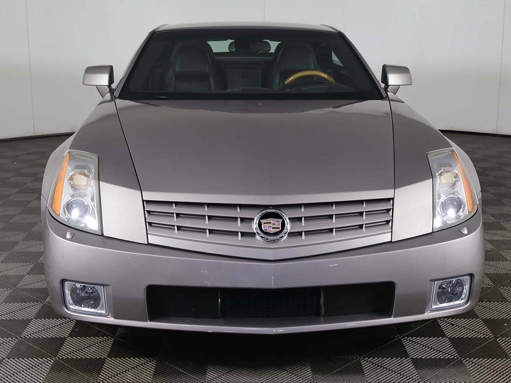 Used 2004 Cadillac XLR RWD image 10