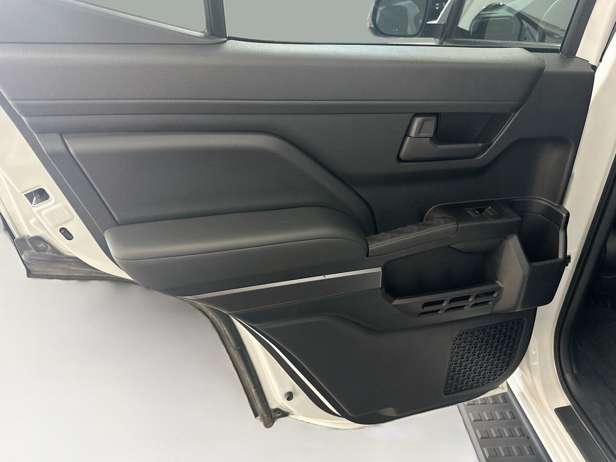 Used 2025 Toyota 4Runner SR5 AWD/4WD image 27