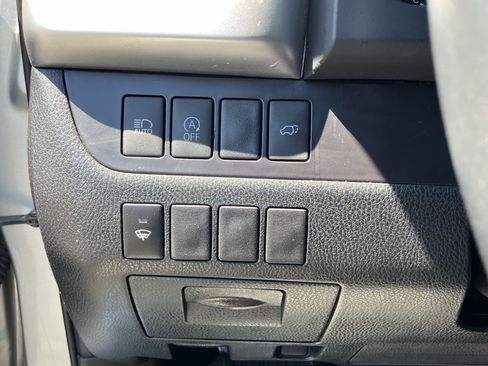Used 2019 Toyota Highlander XLE AWD/4WD image 19