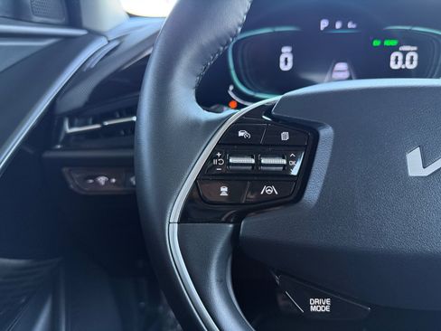 Used 2023 Kia Niro SX Touring FWD image 19