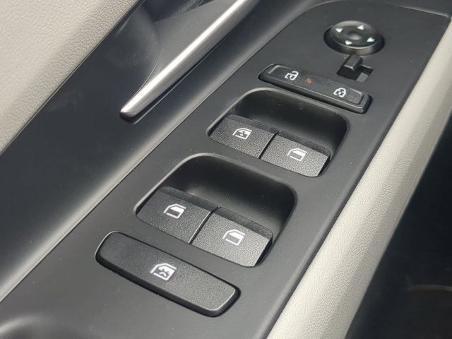Used 2026 Hyundai Elantra Limited FWD image 23