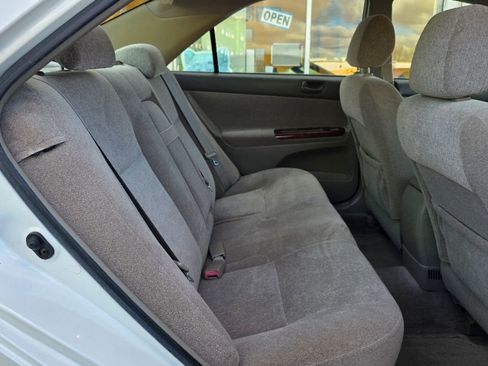 Used 2004 Toyota Camry LE image 12