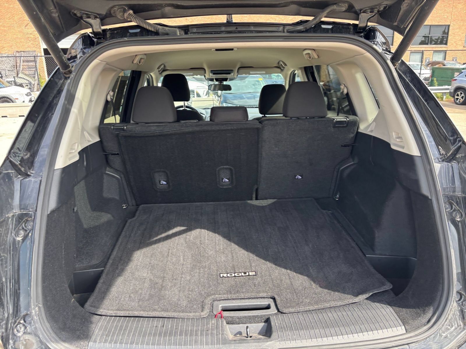 Used 2025 Nissan Rogue SV FWD image 32