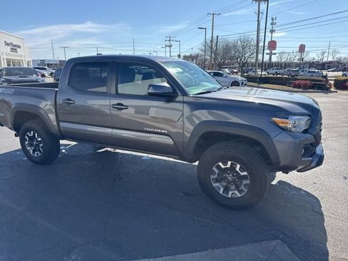 Used 2021 Toyota Tacoma TRD Off-Road w/ Technology Package image 4