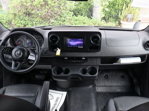 Used 2021 Mercedes-Benz Sprinter 2500 image 28