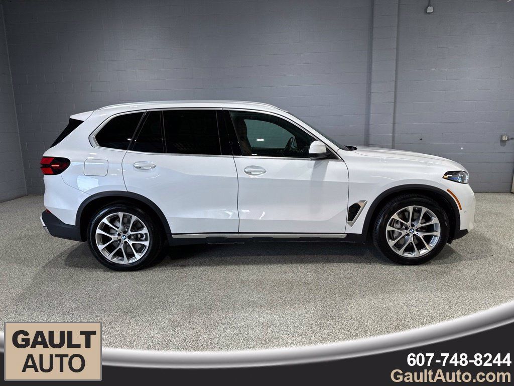 Used 2026 BMW X5 xDrive50e AWD/4WD image 2
