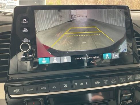 New 2026 Honda Odyssey Touring image 18