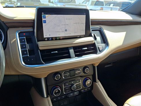 Used 2021 Chevrolet Tahoe Premier w/ Premium Package image 23