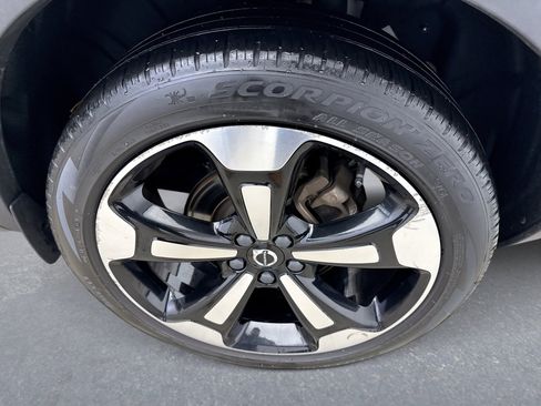 Used 2022 Volvo XC40 T5 Momentum image 21