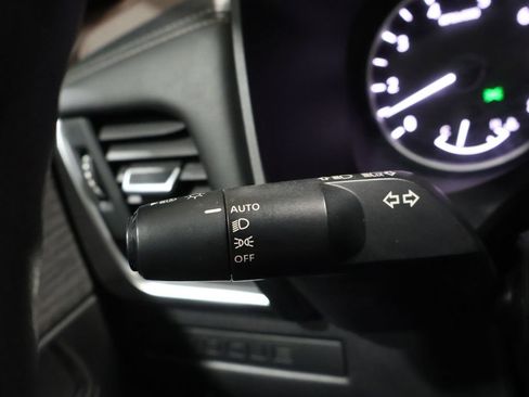 Used 2022 Nissan Rogue S image 36