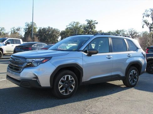 Used 2025 Subaru Forester Premium image 3