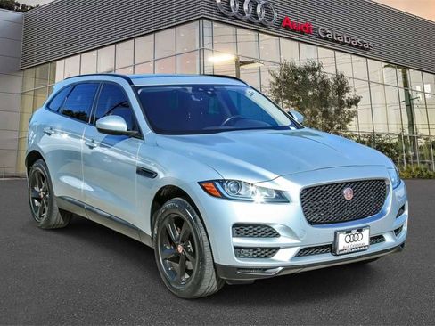 Used 2019 Jaguar F-PACE Premium image 5
