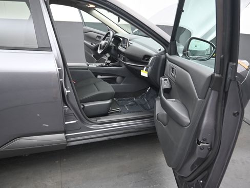 Certified 2025 Nissan Rogue S image 19