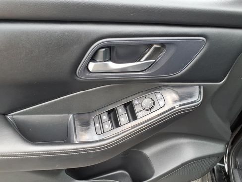 Used 2024 Nissan Rogue SV AWD/4WD image 13