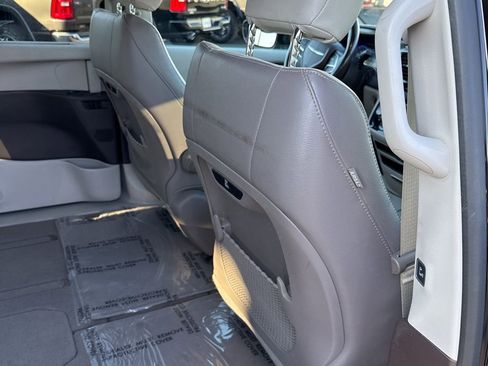 Used 2019 Chrysler Pacifica Touring-L w/ Premium Audio Group image 19