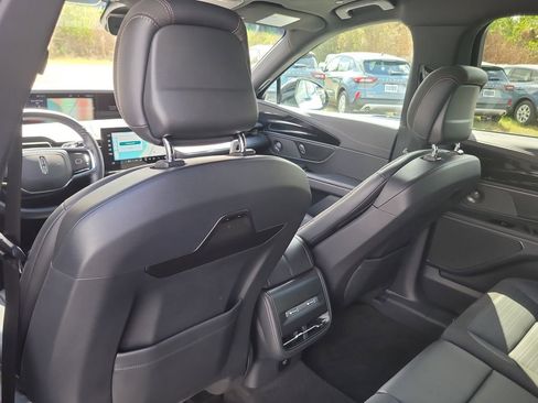 Used 2024 Lincoln Nautilus Reserve w/ Equipment Group 202A image 10