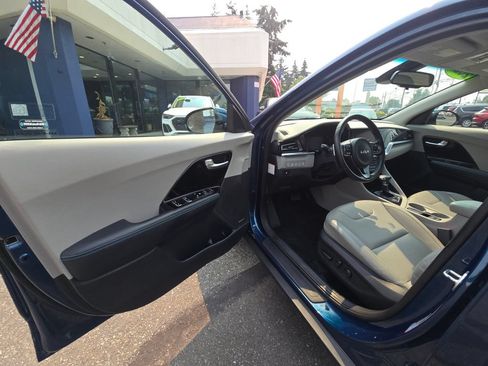 Used 2022 Kia Niro Touring Special Edition FWD image 20