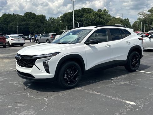 New 2026 Chevrolet Trax LT w/ Driver Confidence Package FWD image 5