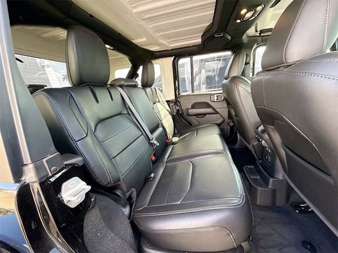 Used 2023 Jeep Wrangler Unlimited Sahara w/ Cold Weather Group image 28