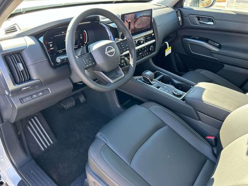 New 2026 Nissan Pathfinder SL w/ SL Premium Package AWD/4WD image 14