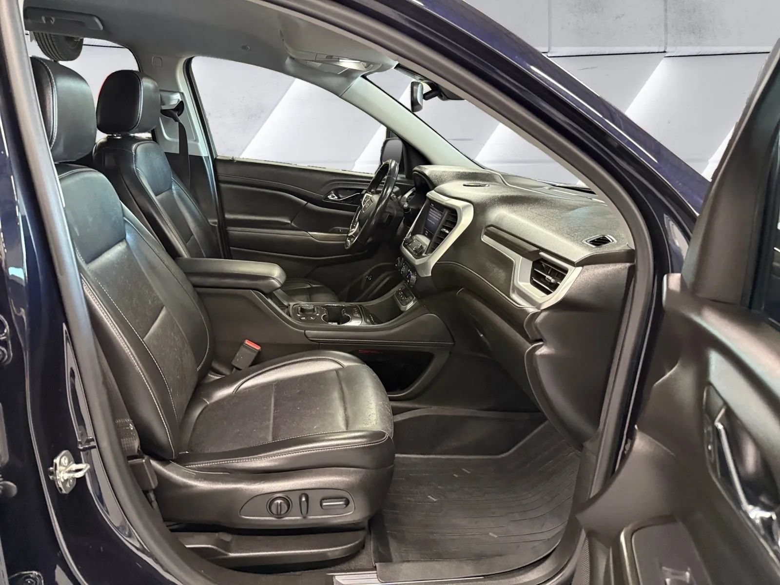 Used 2022 GMC Acadia SLT w/ Elevation Edition AWD/4WD image 17