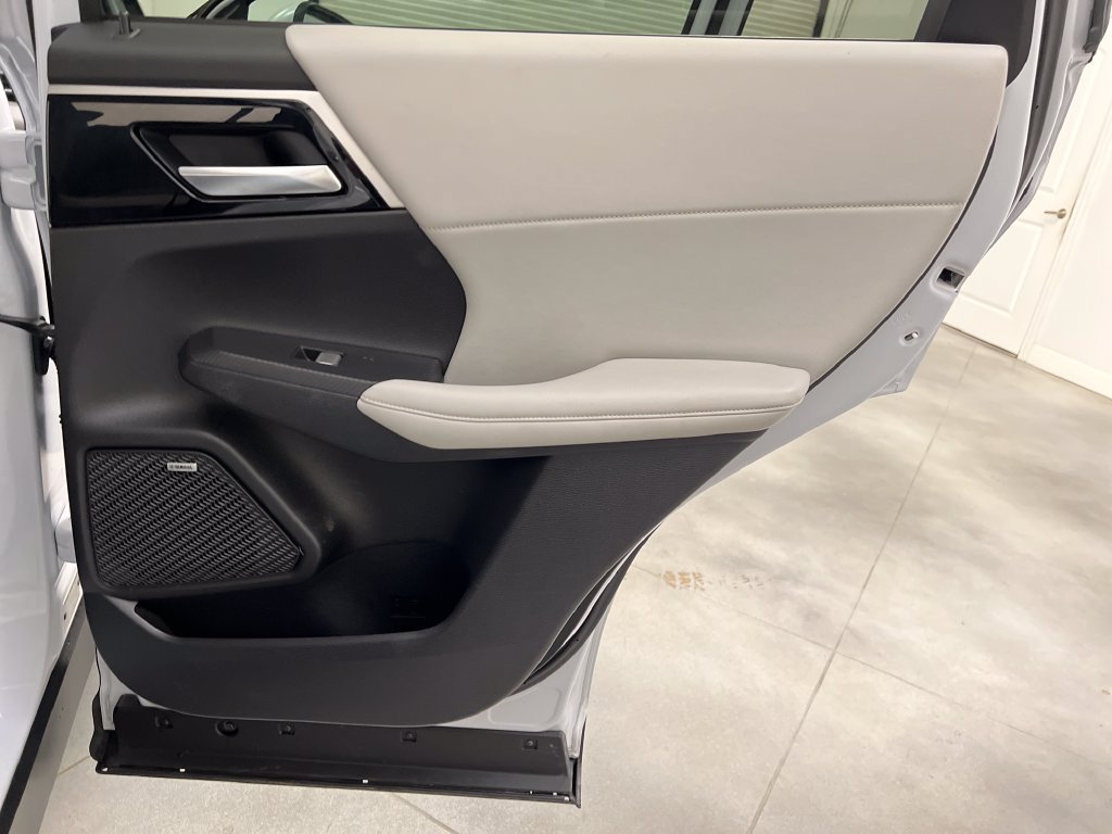 Used 2025 Mitsubishi Outlander SE AWD/4WD image 25