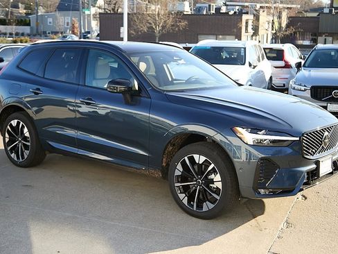 New 2026 Volvo XC60 B5 Plus w/ Climate Package image 4