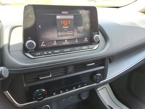 Used 2023 Nissan Rogue SV AWD/4WD image 15