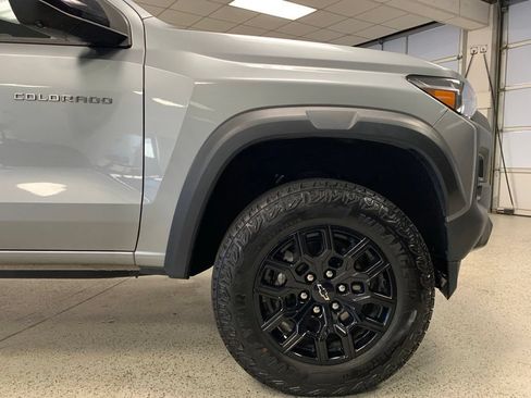 Used 2023 Chevrolet Colorado Trail Boss w/ Technology Package AWD/4WD image 9