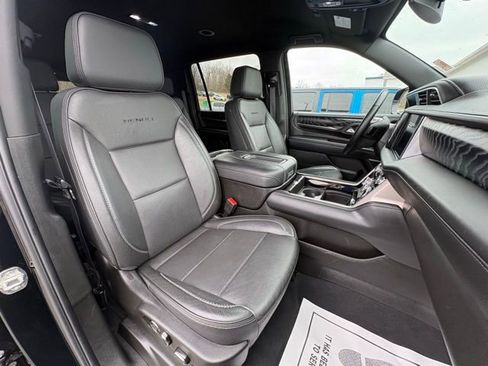 Used 2024 GMC Yukon XL Denali image 32