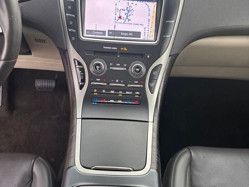 Used 2019 Lincoln Nautilus Reserve AWD/4WD image 17