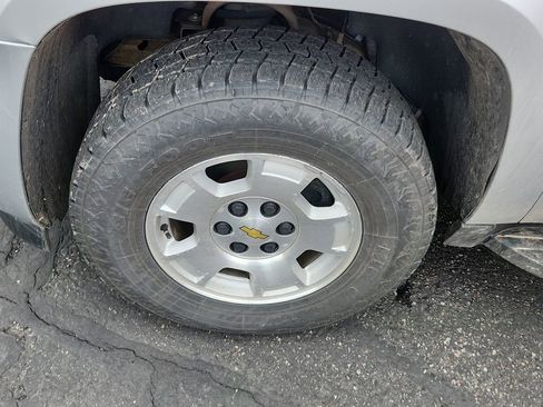 Used 2014 Chevrolet Suburban LT w/ Luxury Package image 16