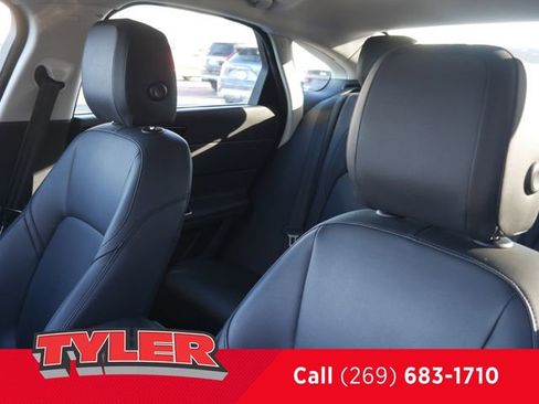 Used 2017 Jaguar XF Premium image 35