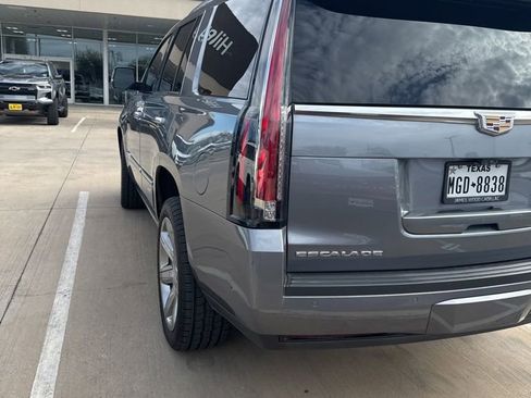 Used 2019 Cadillac Escalade Premium Luxury image 7