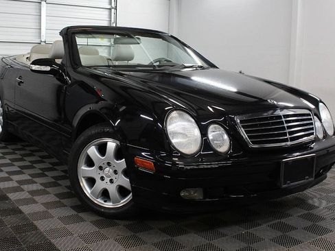 Used 2001 Mercedes-Benz CLK 320 Cabriolet image 1