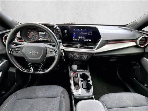 Used 2024 Chevrolet Trax RS FWD image 16