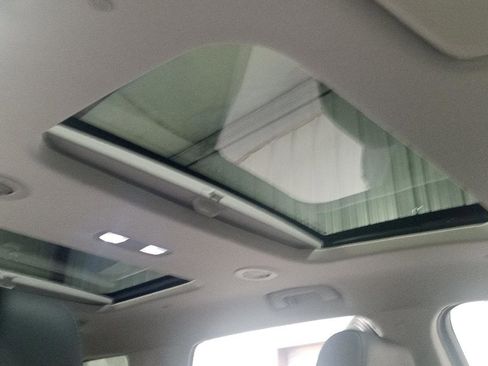 Used 2021 Chevrolet Traverse Premier image 8