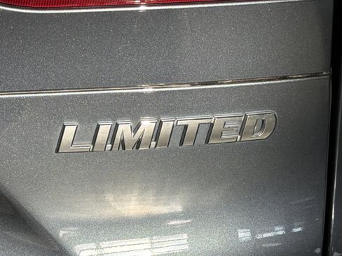 Used 2024 Toyota Venza Limited image 35