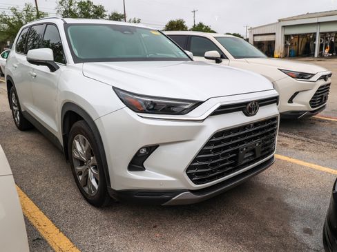 Certified 2025 Toyota Grand Highlander FWD image 5