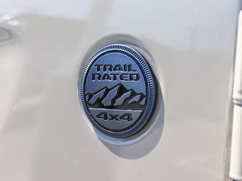 Used 2022 Jeep Gladiator Sport AWD/4WD image 14
