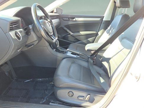 Used 2020 Volkswagen Passat 2.0T SE image 10