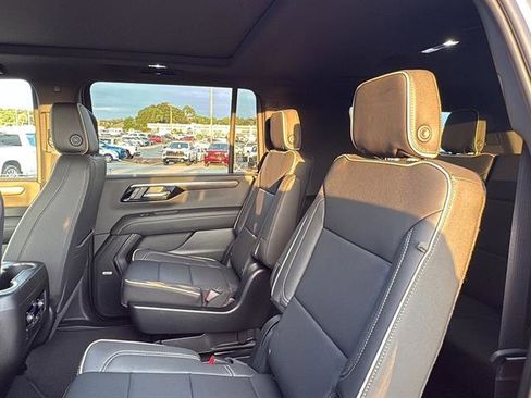 New 2025 Chevrolet Suburban Premier w/ Sun And Tow Package image 15