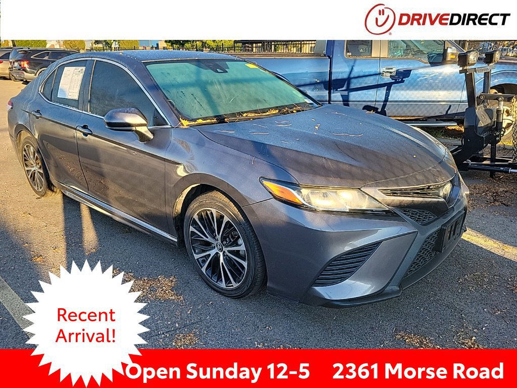 Used 2020 Toyota Camry SE FWD image 1