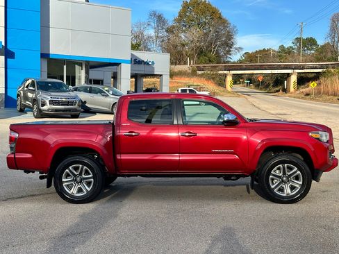 Used 2019 Toyota Tacoma Limited image 2