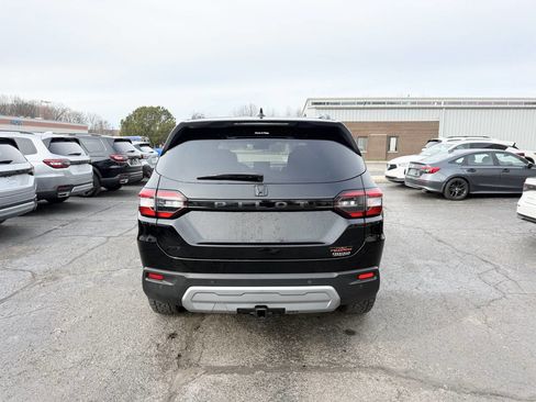 Used 2025 Honda Pilot TrailSport image 8