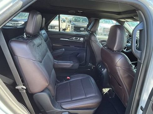 Certified 2025 Ford Explorer Platinum w/ LUX Leather Package AWD/4WD image 13