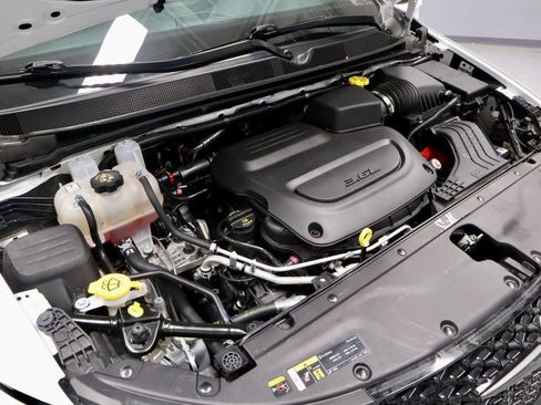 Used 2025 Chrysler Pacifica Limited FWD image 19
