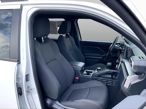 Used 2025 Toyota 4Runner SR5 AWD/4WD image 9
