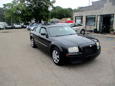 Used 2008 Chrysler 300 LX image 1