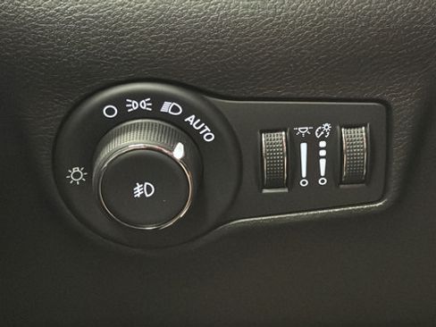 Used 2025 Jeep Compass Limited AWD/4WD image 28